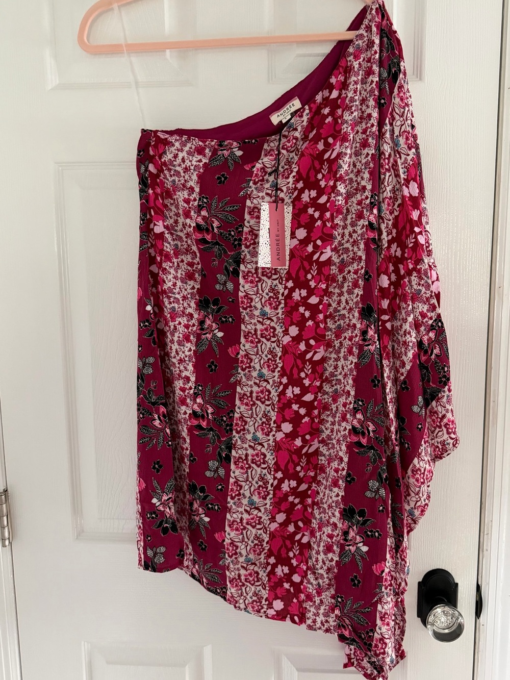 NWT ANDRÉE BY UNIT One-Shoulder Floral Top in Fuchsia